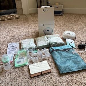 Motif Luna Breast Pump Set with Accessories